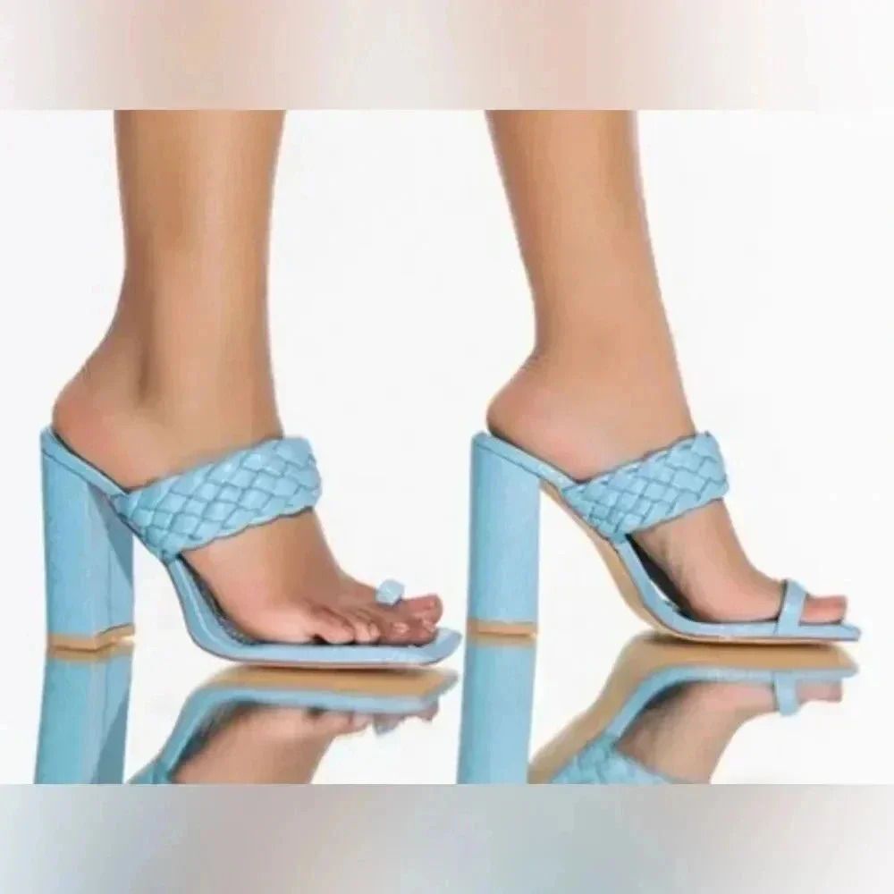 ***BRAND NEW*** Azalea Wang Chunky Sandal in Blue, Size 7.5, 4” heel height.
